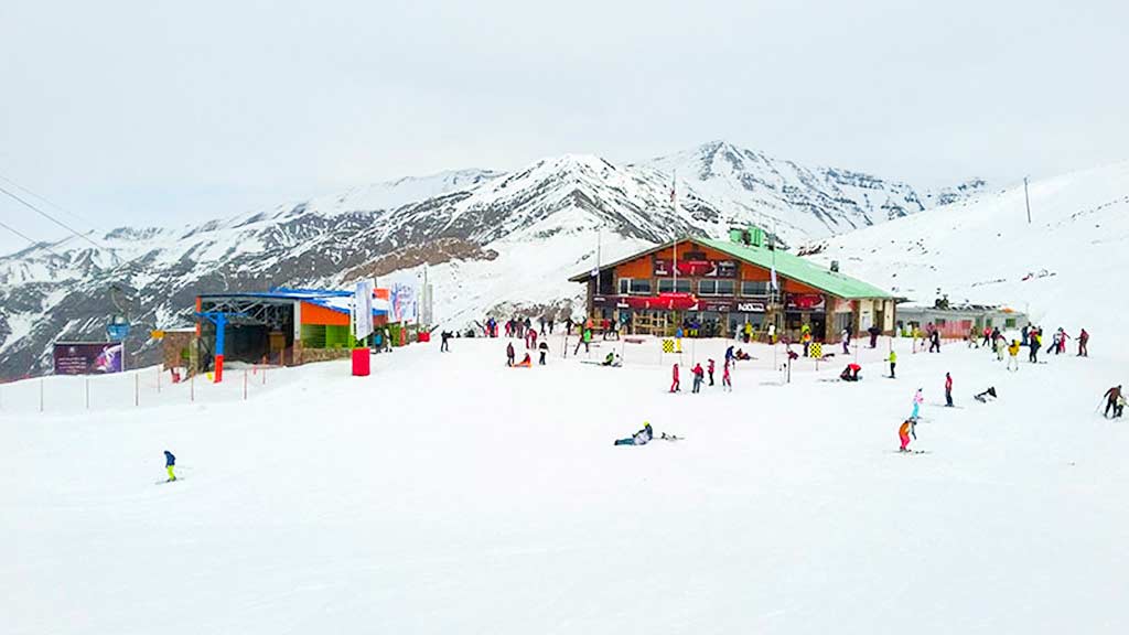 Dizin ski resort